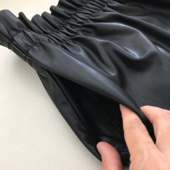 🍂 Divided Mini skirt in faux leather 🍂 - Picture 4 of 5